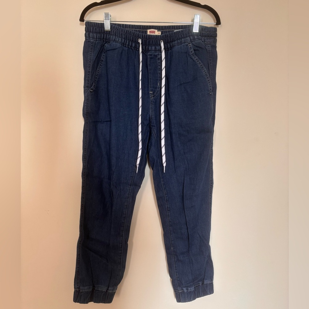 Pull on Levi’s joggers